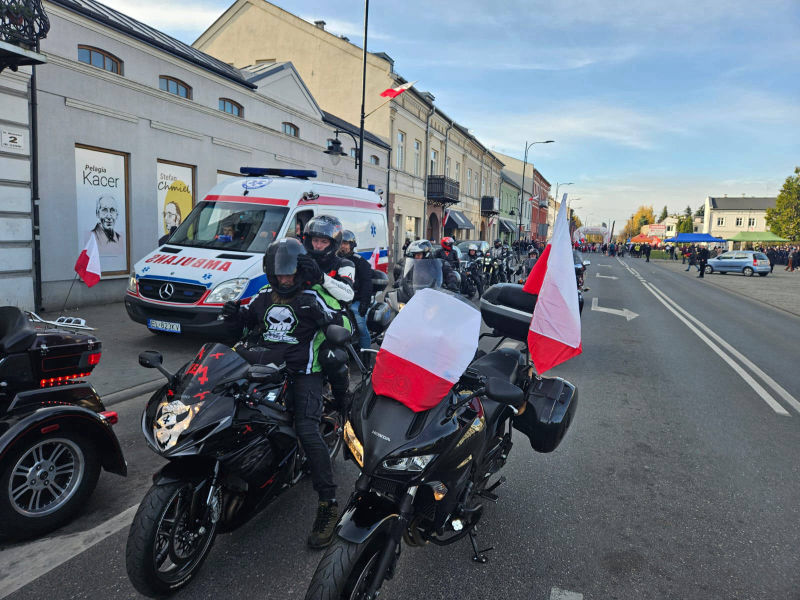 Motocykliści ze Zduńskiej Woli świętują Dzień Niepodległości